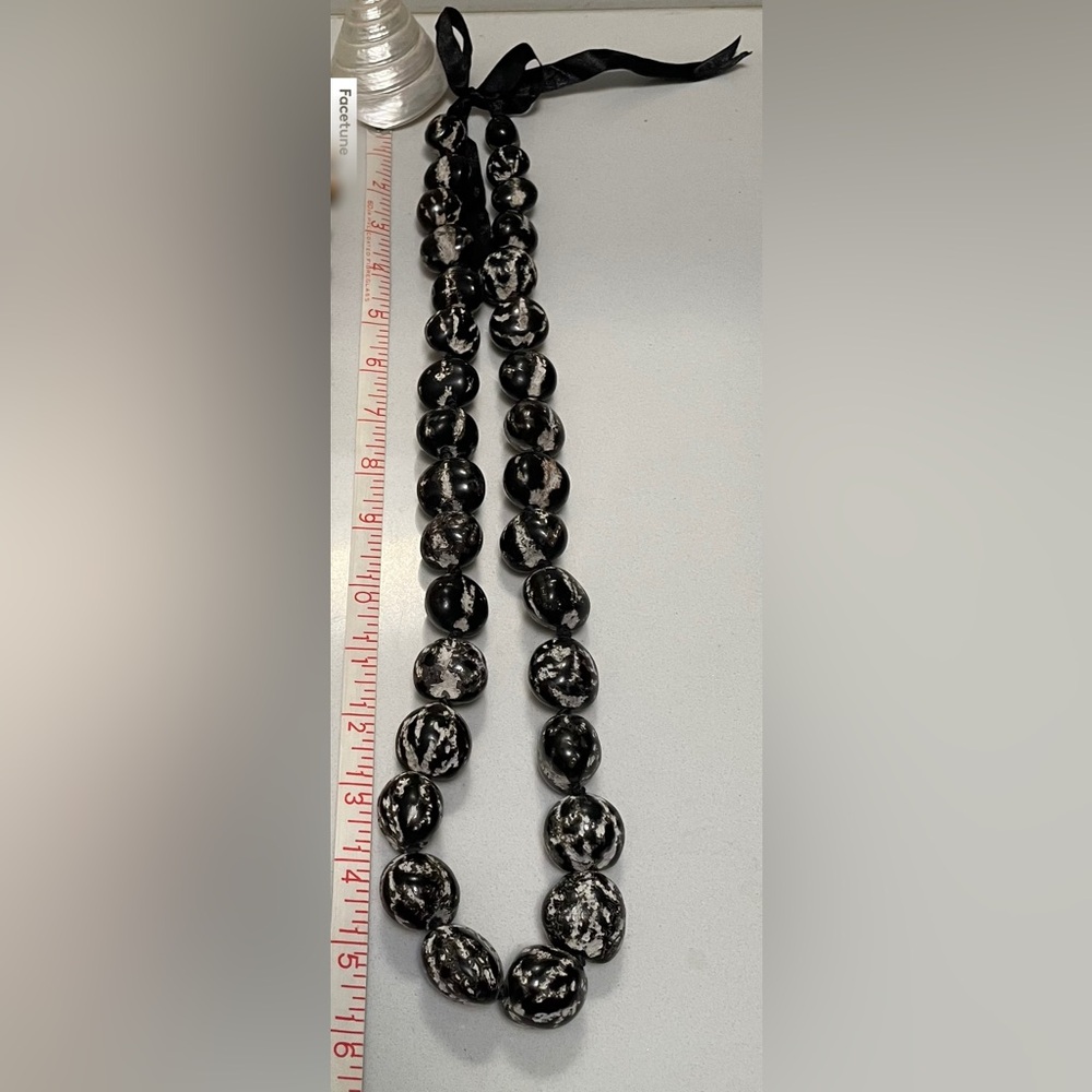 ❤️‍🔥3/$15❤️‍🔥Genuine Hawaiian Kukui Nut Lei - One Size - Black/White